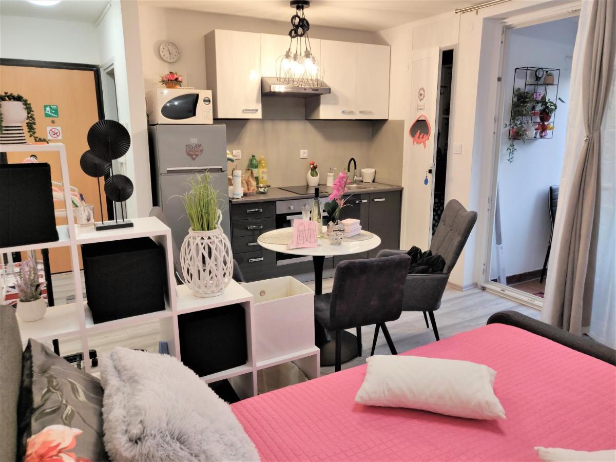 Apartments Mary & Free Parking Rovinj Exterior foto